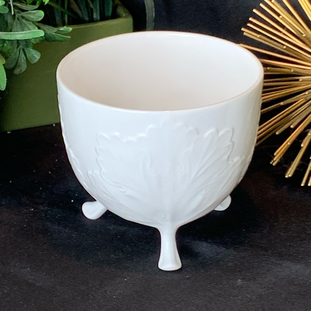 Spode K1350 white bone china embossed leaf footed deep bowl